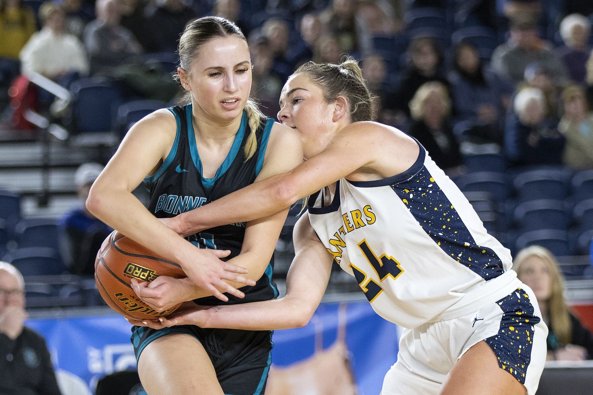 Mead’s Teryn Gardner, right, ties up Bonney Lake’s Evin Elias during action in the quarterfinals Thursday, Feb. 29, 2024, at the 3A State Girls Basketball Tournament in Tacoma, Wash. Mead created 27 turnovers in the game that they won 72-44.  (Patrick Hagerty)