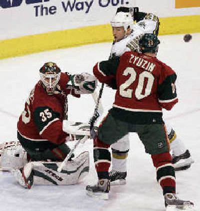 
Minnesota's Andrei Zyuzin holds Dallas's Brenden Morrow. 
 (Associated Press / The Spokesman-Review)