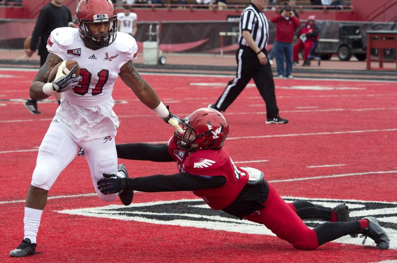 Running back Ashanti Kindle side-steps defensive back John Kreifels during the Red-White Game. (DAN PELLE danp@spokesman.com)