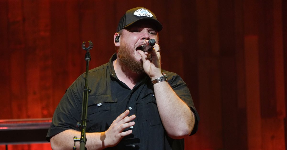 Luke Combs takes over the Gorge Amphitheater for two nights