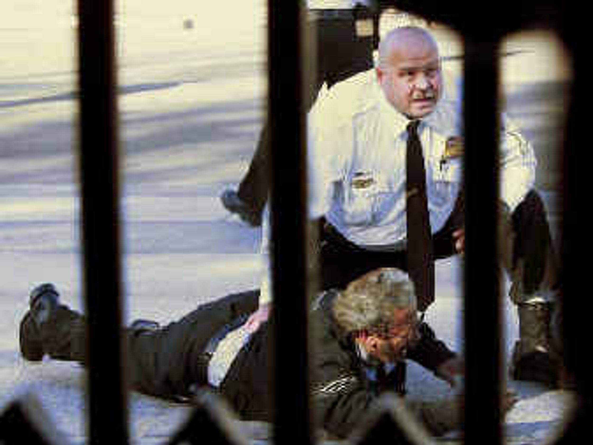 Man sets himself on fire in front of White House