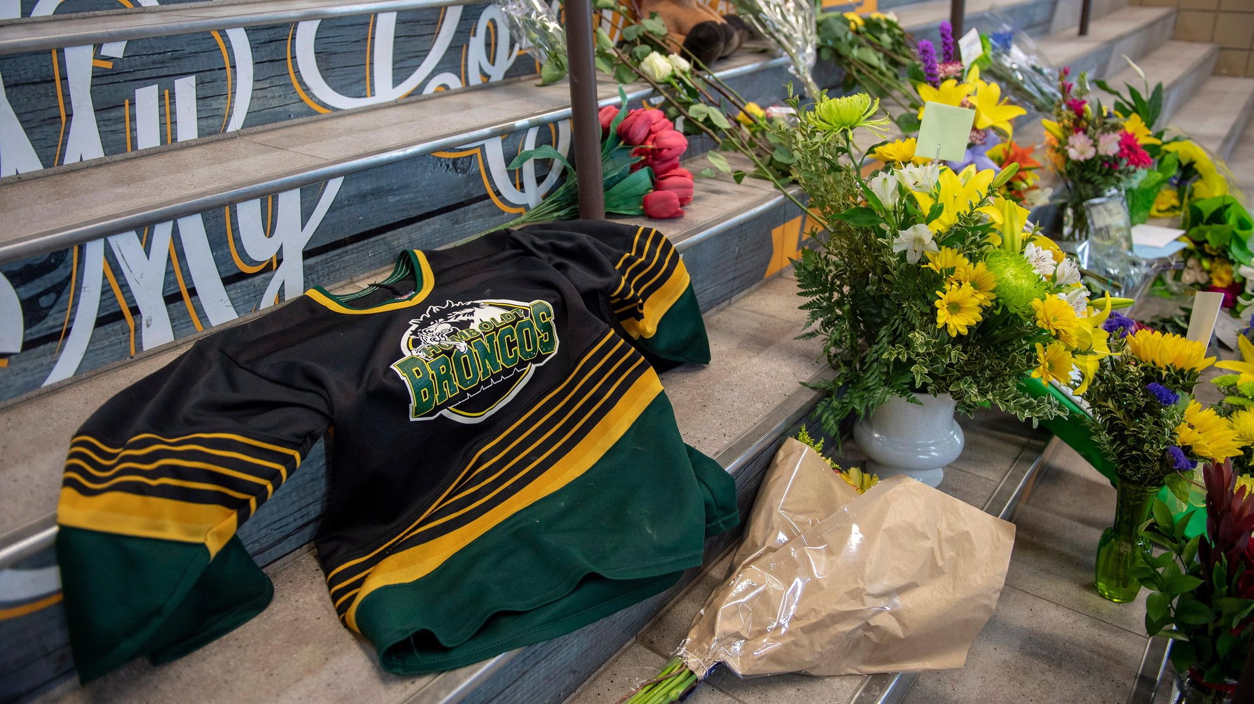 Nipawin rallies around Humboldt after Broncos tragedy