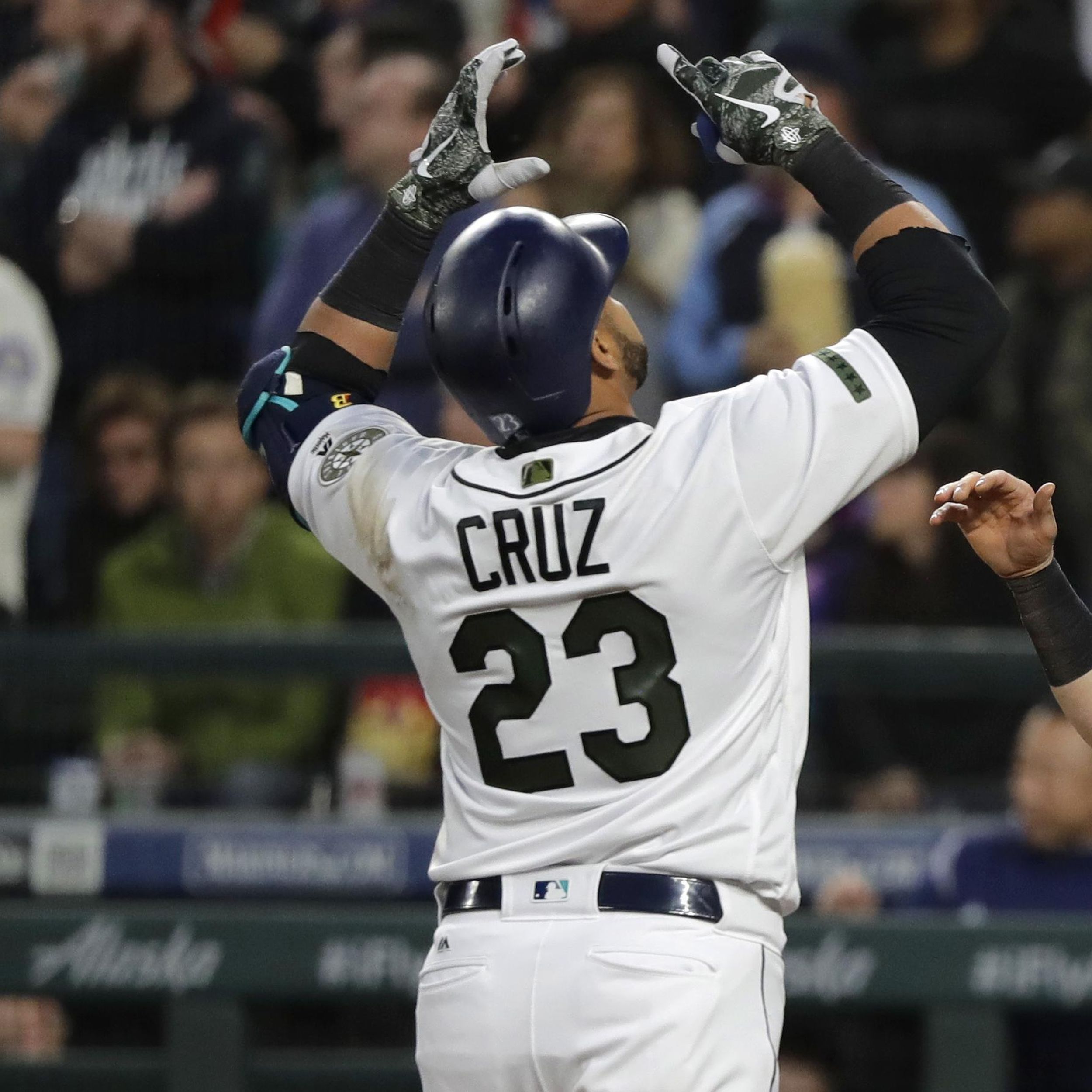 Nelson Cruz, Denard Span hit home runs in win