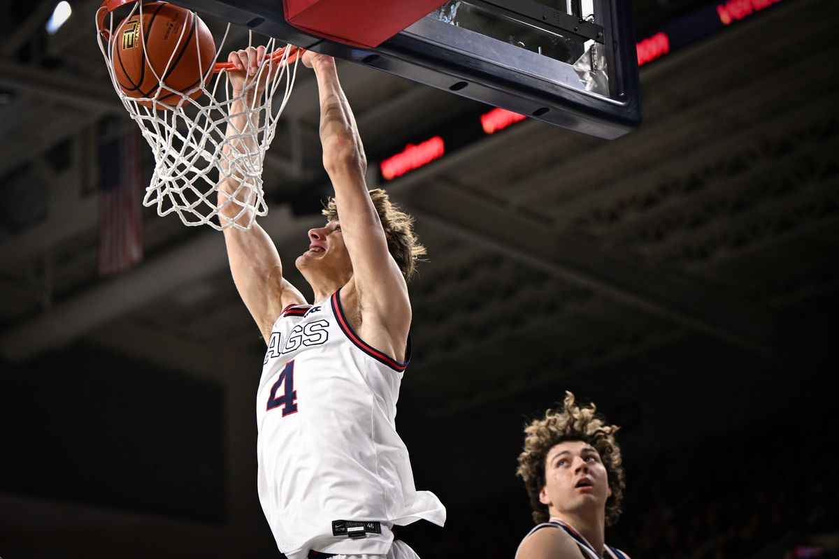 Gonzaga Bulldogs guard Davis Fogle (4) dunks the ball agianst the Pepperdine Waves during the first half of a college basketball game on Wednesday, Jan 21, 2026, at McCarthey Athletic Center in Spokane, Wash. (Tyler Tjomsland/The Spokesman-Review)