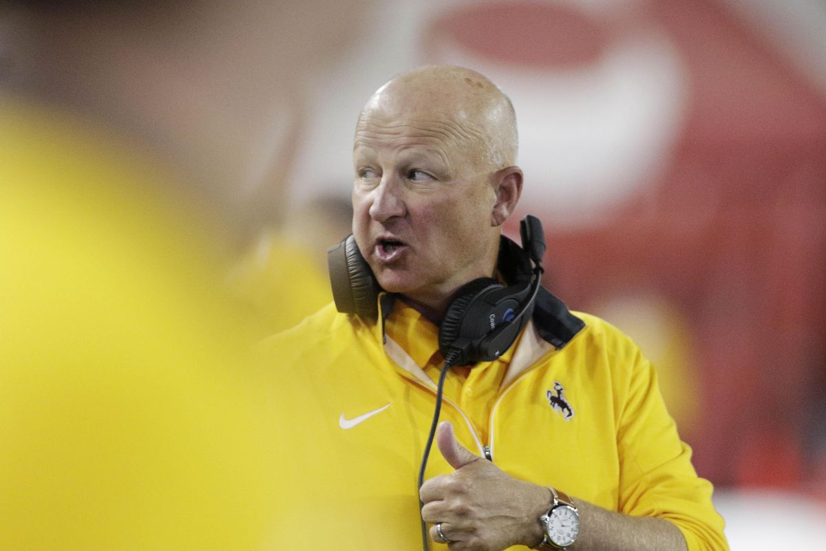 Wyoming head coach Craig Bohl speaks to his team during the second half  against Washington State on Sept. 19, 2015, in Pullman. (Young Kwak / AP)