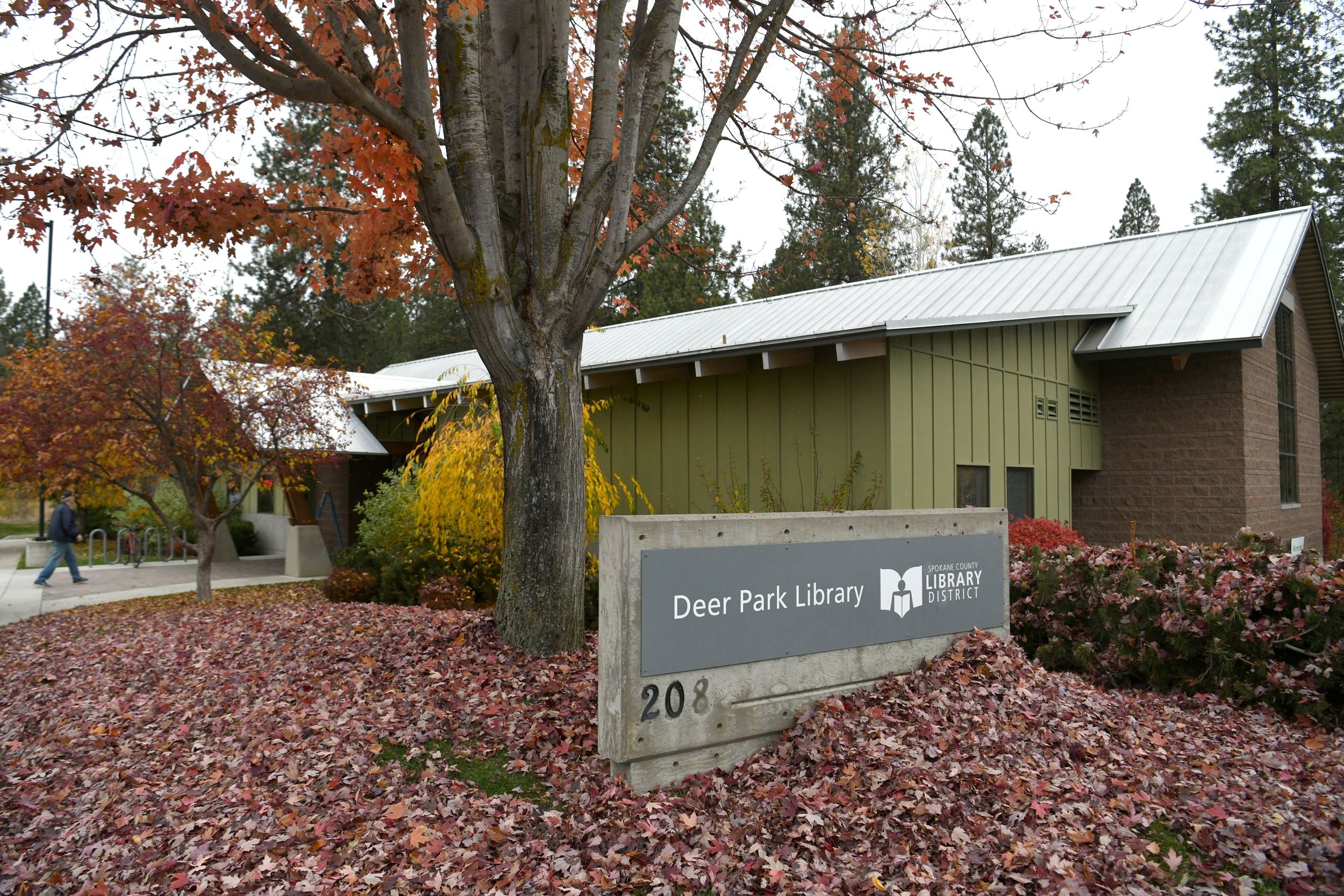 a-month-after-air-conditioning-broke-deer-park-library-remains