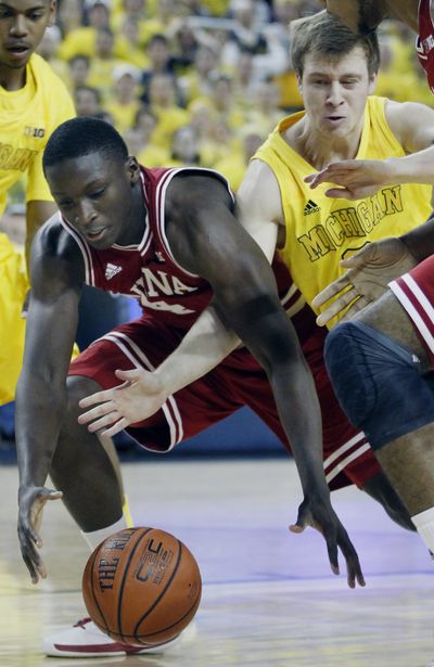 Indiana’s Victor Oladipo, left, and Michigan’s Spike Albrecht chase a loose ball. Oladipo finished with 14 points and 13 rebounds. (Associated Press)