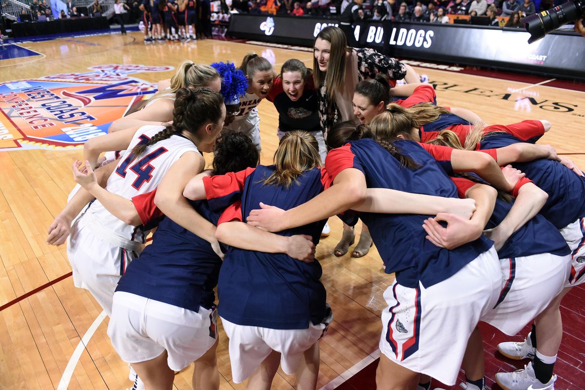 The Zags circle up before their game with the Waves during the first half of a West Coast Conference Basketball Championships women