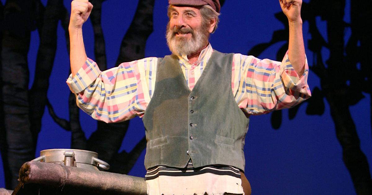 Review: Topol lives up to legend status in 'Fiddler'