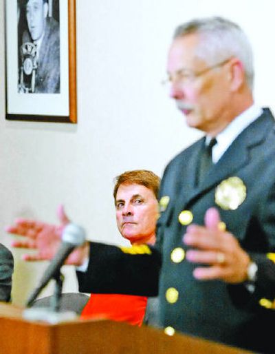 
Police chief Joe Mokwa discusses Josh Hancock's death with Tony La Russa in background. 
 (Associated Press / The Spokesman-Review)