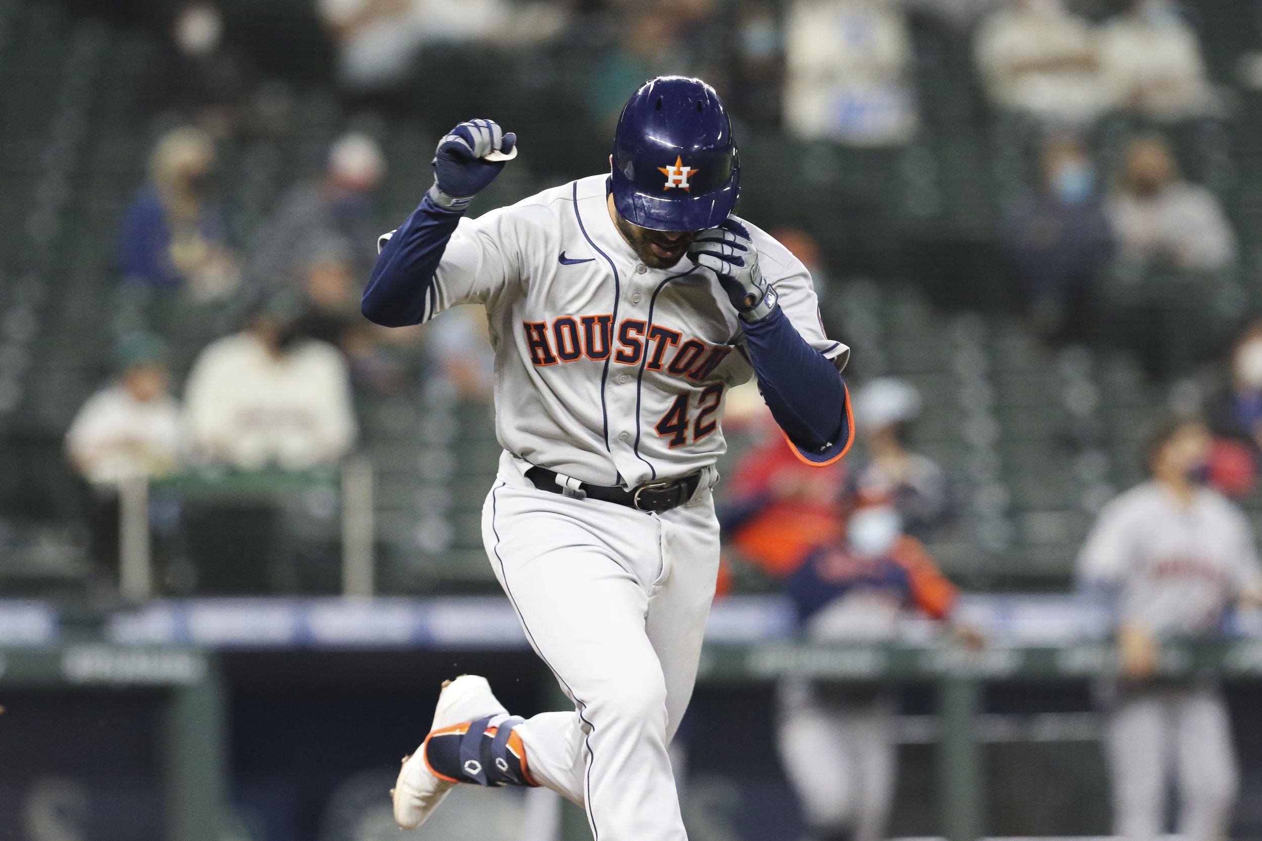 Ty France has walk-off hit in opener vs. Astros