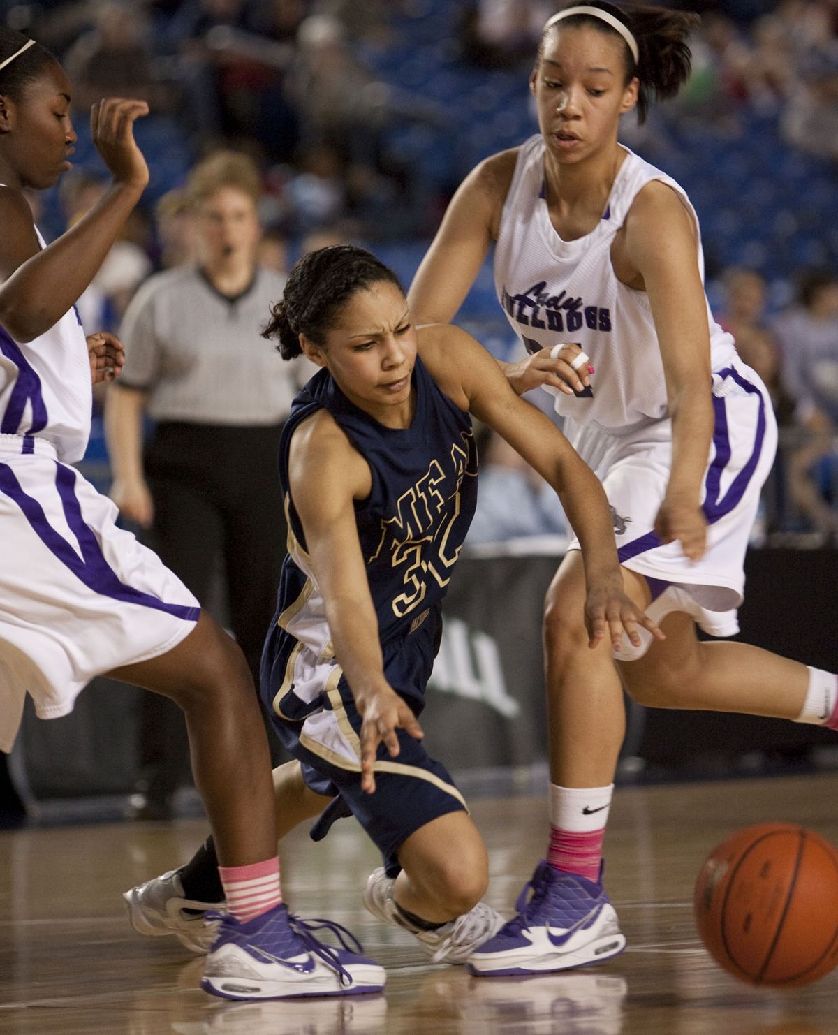 Mead’s Jade Redmon passes to a teammate after splitting the Garfield defense.  Special to  (Patrick Hagerty Special to)