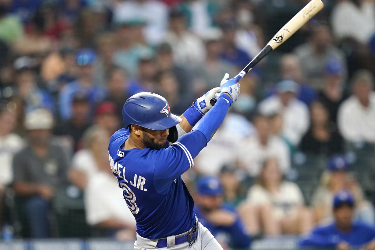 Mariners emerge with walk-off win over Blue Jays