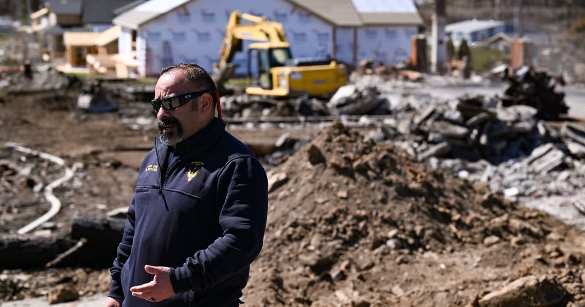 Washington insurance commissioner talks wildfire recovery, coverage for homeowners in Medical Lake townhall