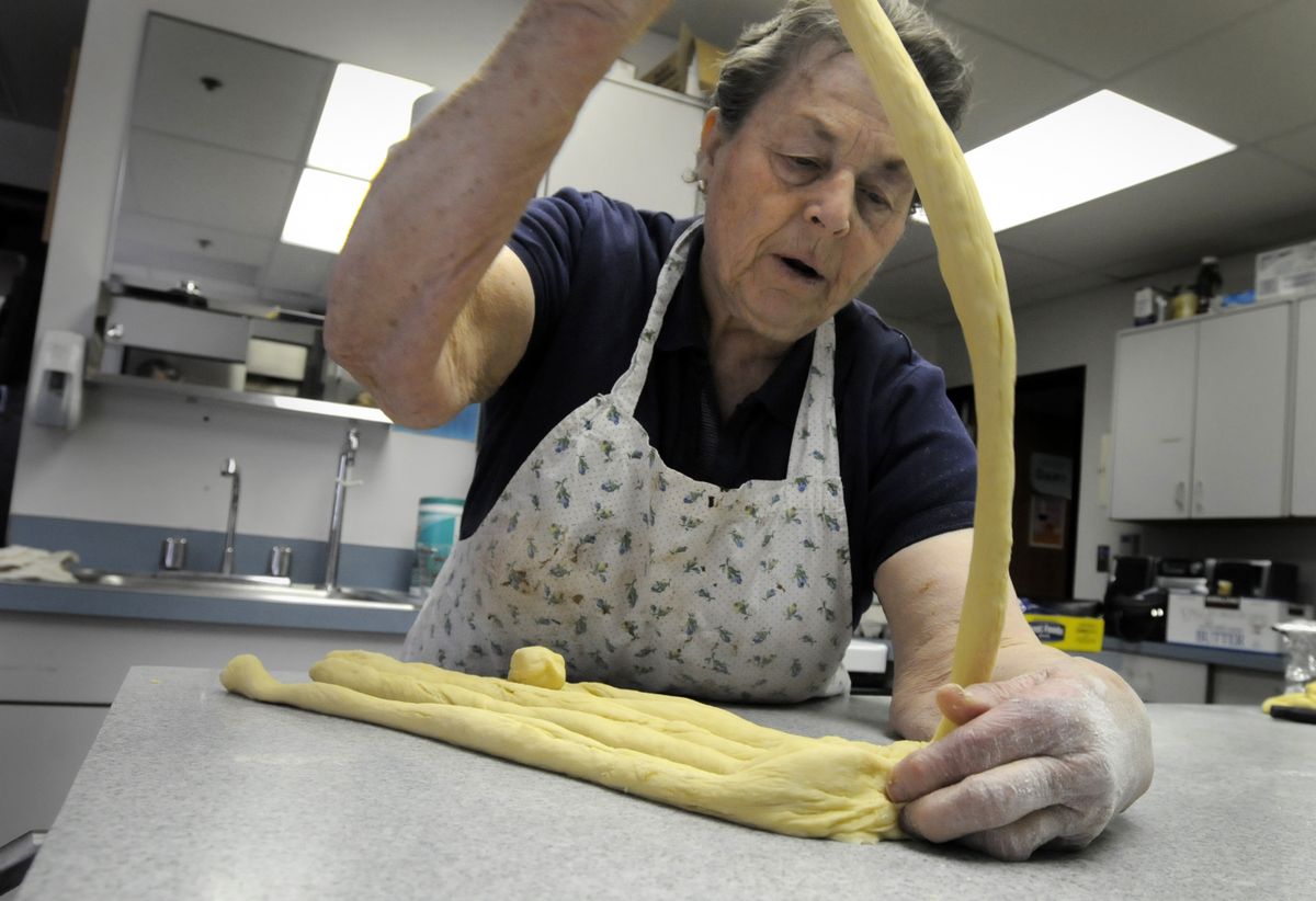 2 Moss begins the weaving of the challah. (Jesse Tinsley / The Spokesman-Review)