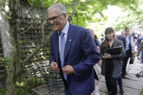 https://thumb.spokesman.com/da5bridmq-enVa-FKHvyKSbU-RE=/480x0/media.spokesman.com/photos/2019/10/01/Wolves_Inslee.JPG.jpg