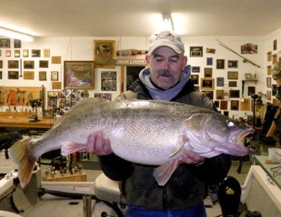 Pasco’s John Grubenhoff and his record-setting walleye. (Jacob Grubenhoff)