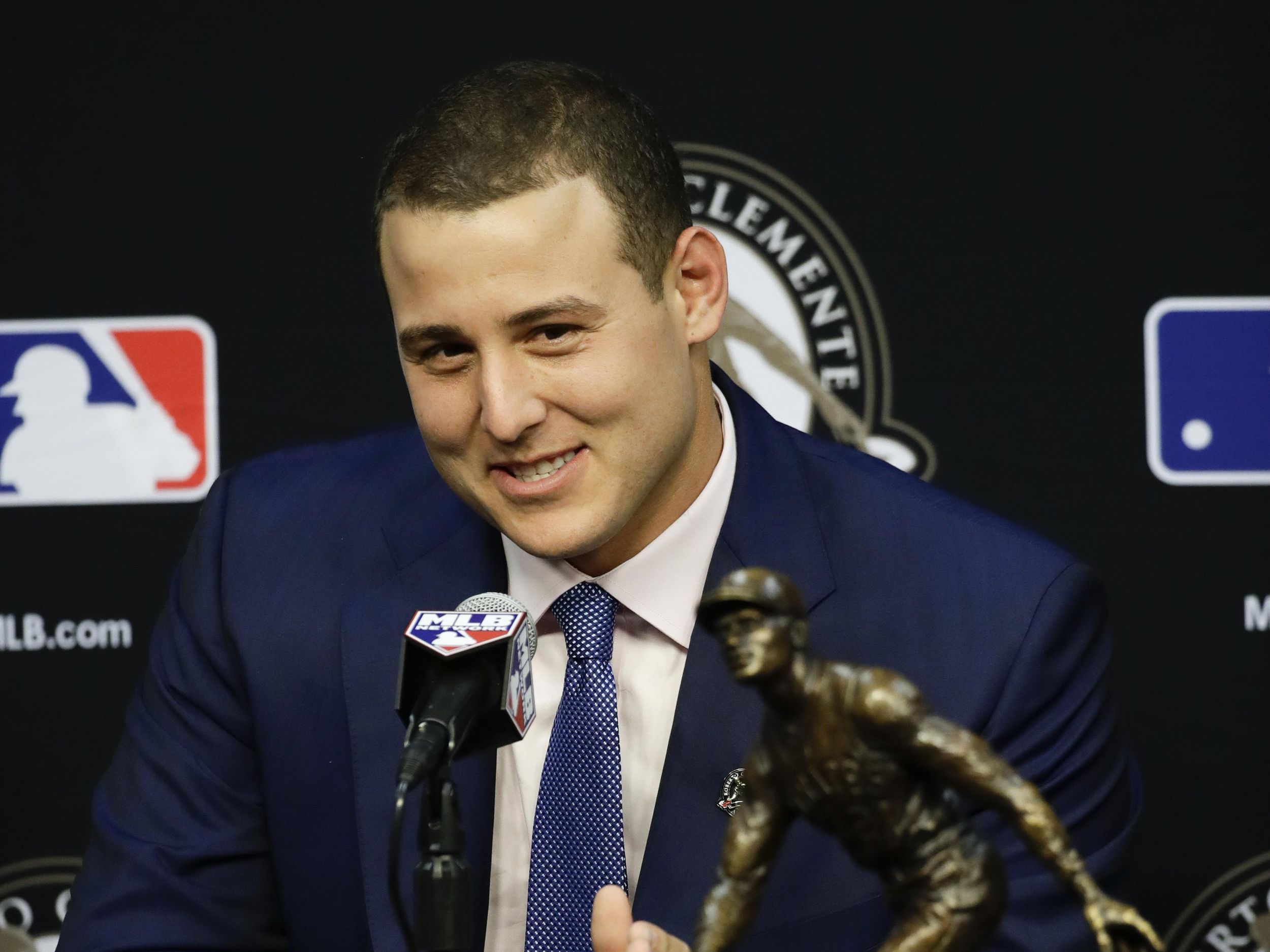 Anthony Rizzo wins Roberto Clemente Award - Bleed Cubbie Blue