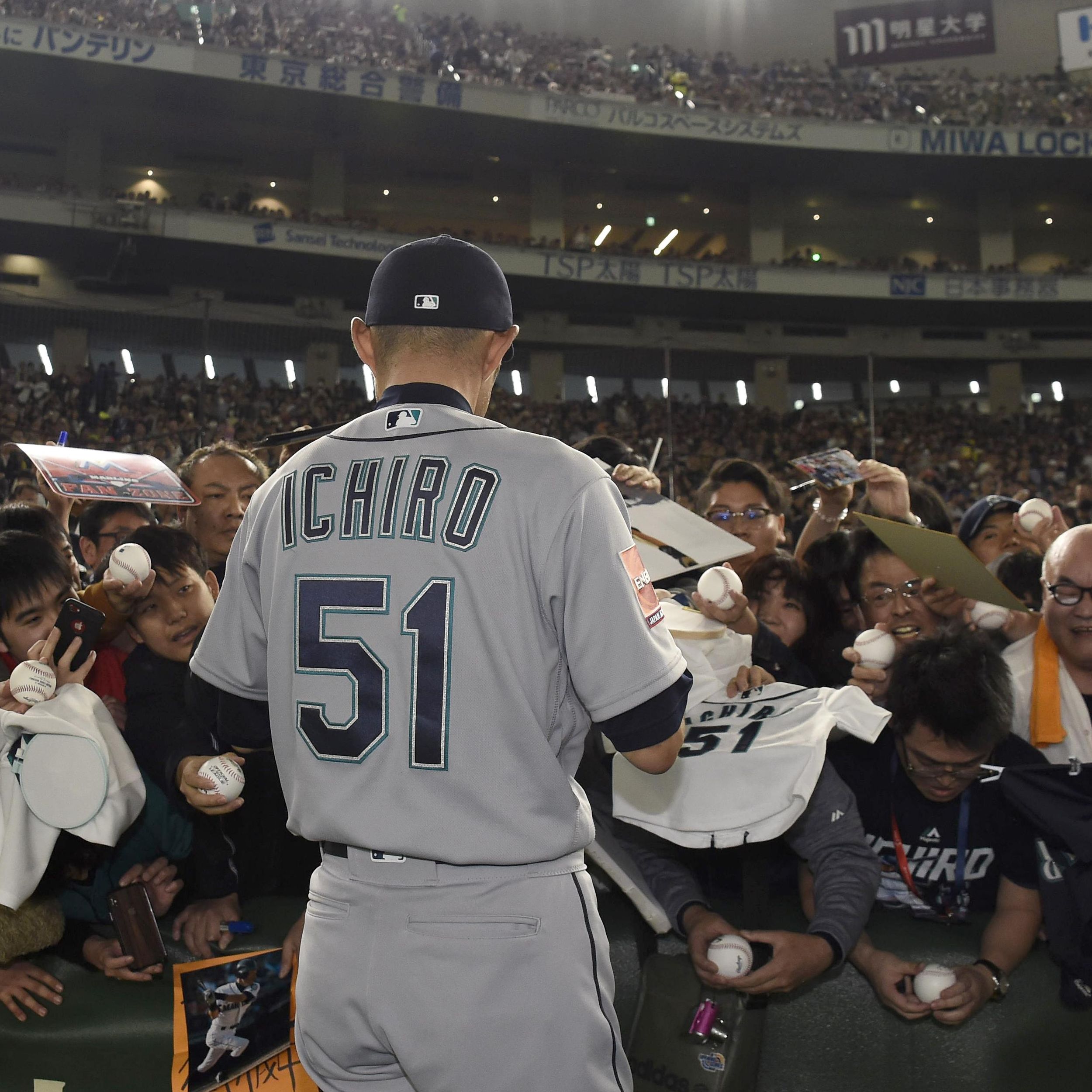 Ichiro cheered at Tokyo Dome, Mariners top A's 9-7 in opener