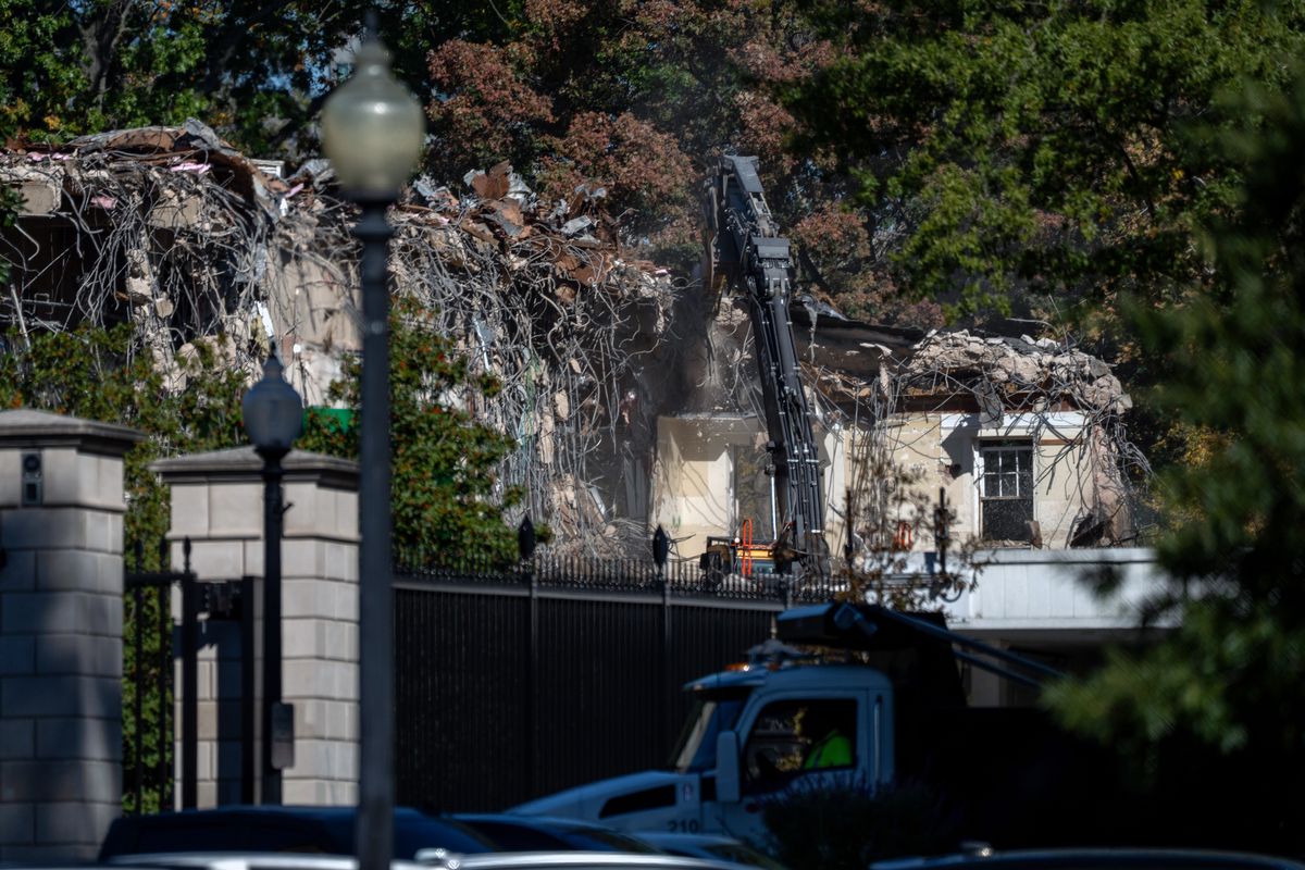 Demolition crews continue dismantling parts of the East Wing of the White House on Wednesday. The work is part of preparations for the construction of a new ballroom, ordered by President Donald Trump. MUST CREDIT: Peter W. Stevenson/The Washington Post (Peter W. Stevenson/The Washington Post)