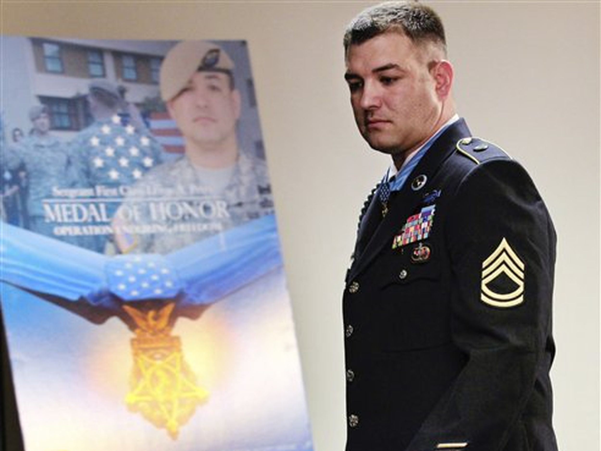 Army Ranger gets Medal of Honor for saving comrades in Afghanistan 