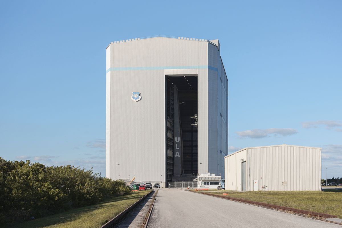 ULA is retrofitting its Integration building to quickly stack Kuiper satellites on rockets and ferry them to the launchpad in Cape Canaveral.  (Michelle Bruzzese/Bloomberg)