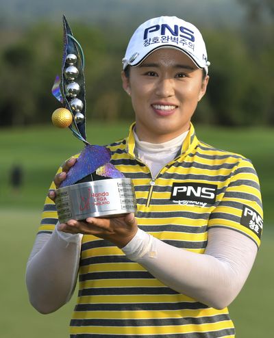Amy Yang of South Korea poses with her trophy for photographers during the award ceremony after winning the LPGA Thailand golf tournament in Pattaya, southern Thailand, Sunday, Feb. 26, 2017. (Nuttapong Meelung / Associated Press)