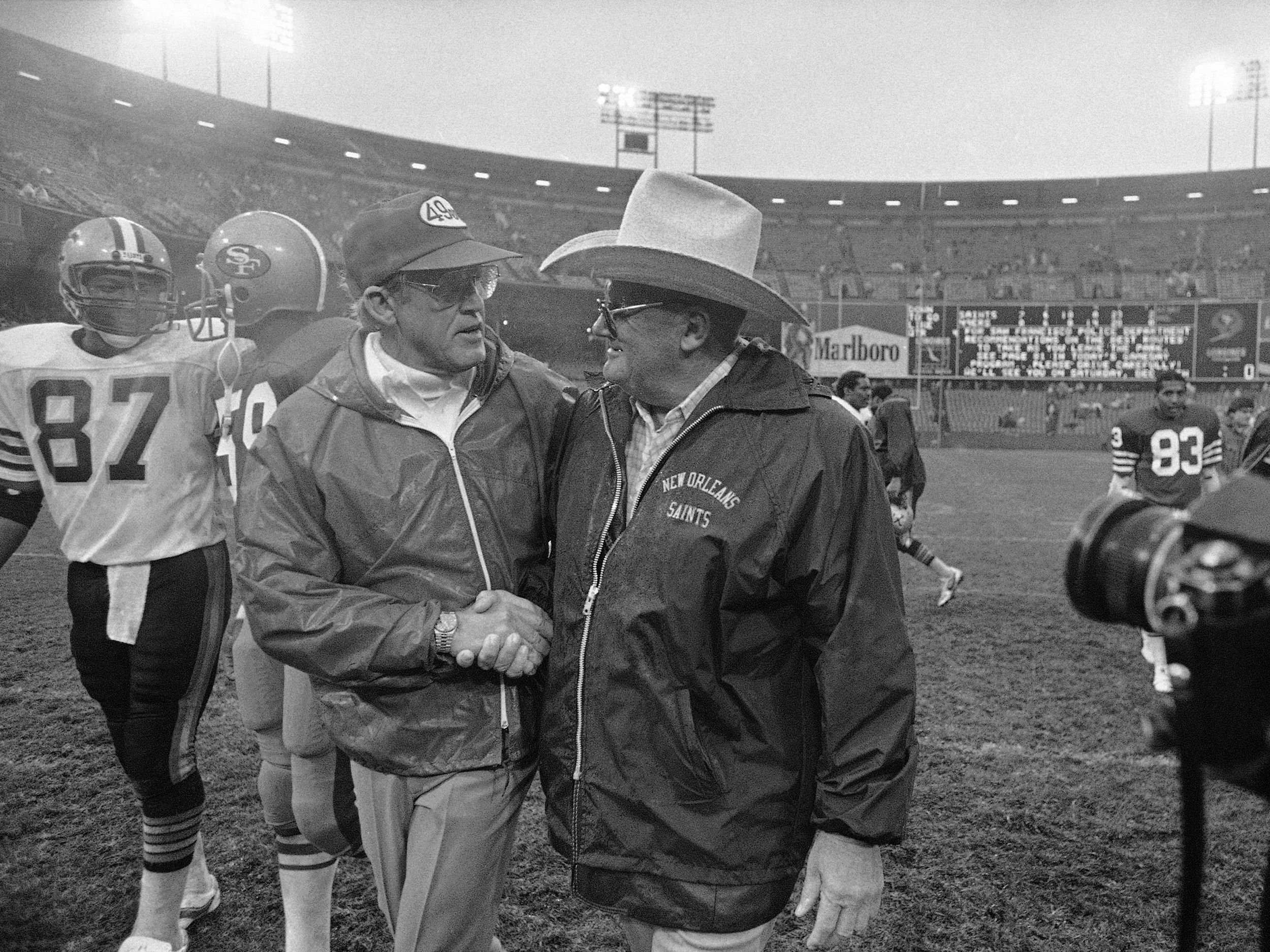 Former Oilers, Saints coach Bum Phillips dies at 90