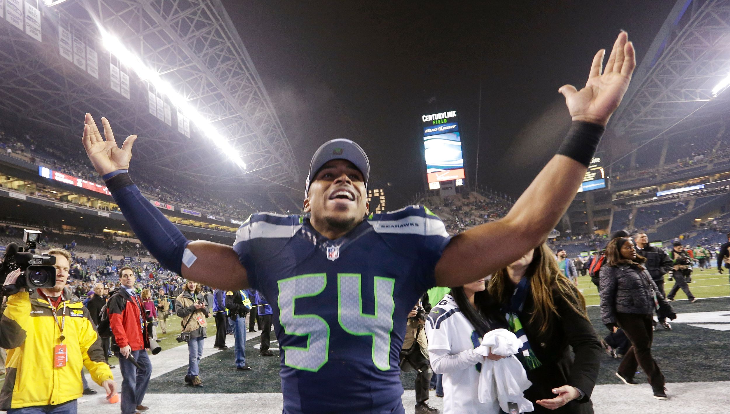 Russell Wilson's and Bobby Wagner's achievements as Seahawks go far beyond  the field