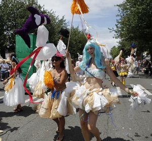 June 20, 2009
Clifford DesPeaux/seattlepi.com

Parade participants dress in plastic grocery bags.
 (The Spokesman-Review)