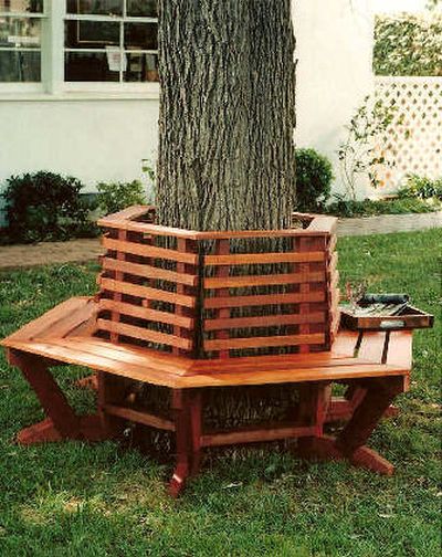 
Tree seat makes ideal gathering spot in the yard or garden.
 (U-Bild / The Spokesman-Review)