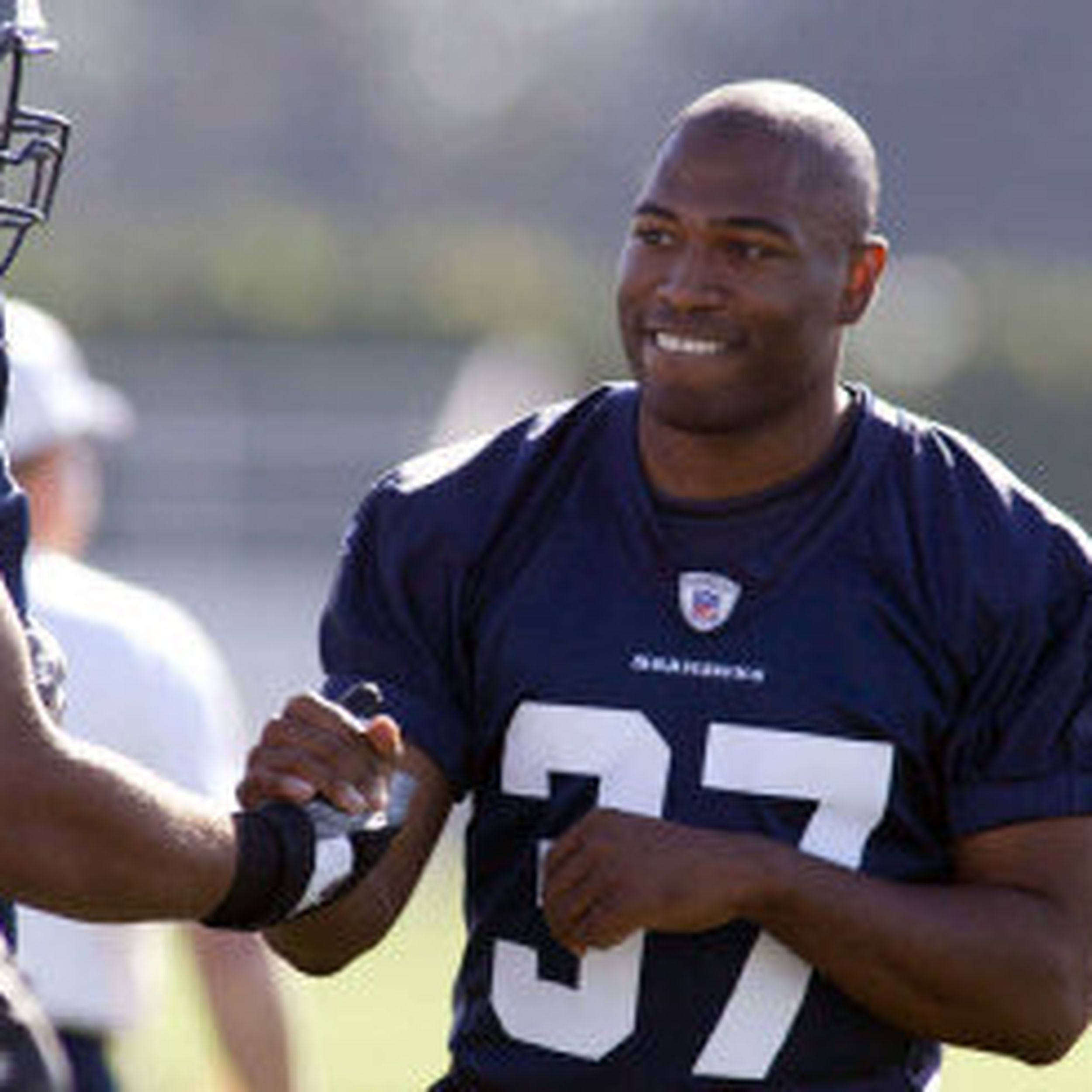 Former Seahawks player Shaun Alexander tells students to meet