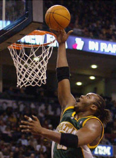 
Danny Fortson's uncontested layup with 4:59 to go gives Seattle an 89-77 lead en route to a ninth straight win.
 (Associated Press / The Spokesman-Review)