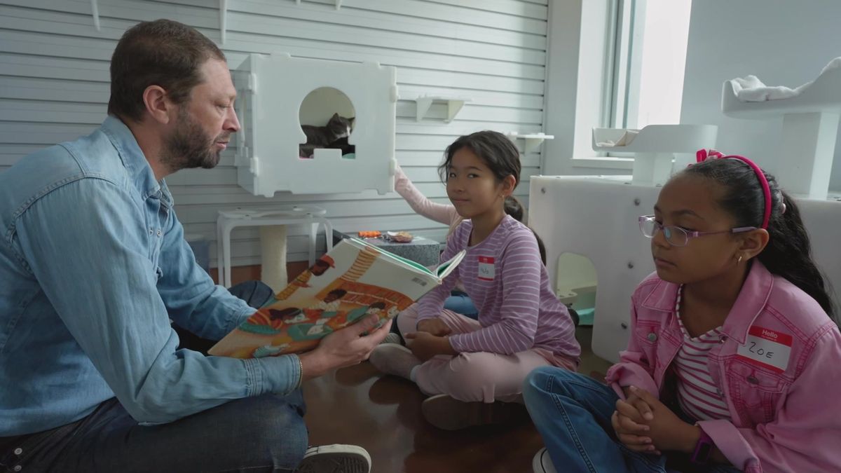 Ebon Moss-Bachrach will be a celebrity guest on the reboot of Reading Rainbow. 