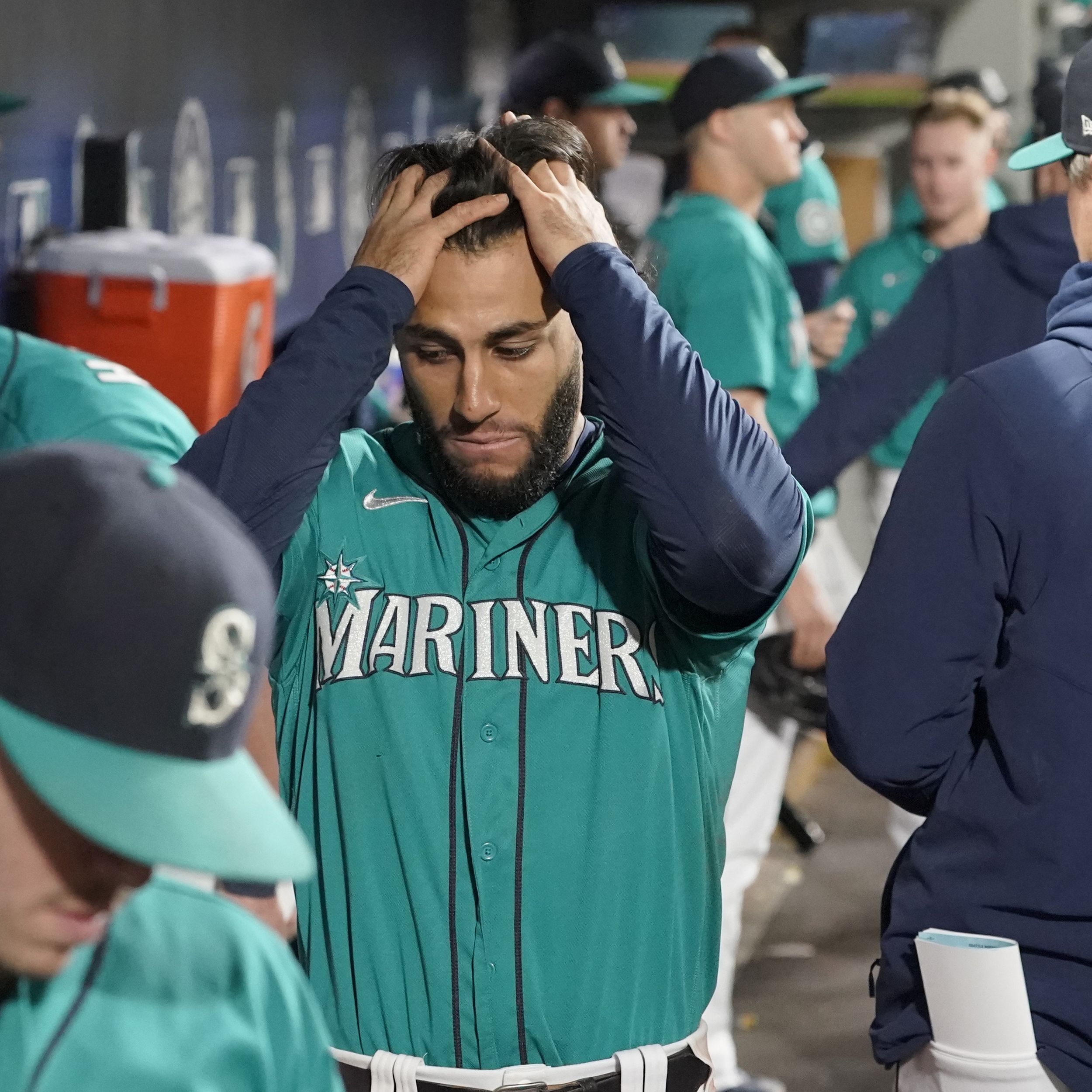 Seattle Mariners fans flustered as Jarred Kelenic breaks foot