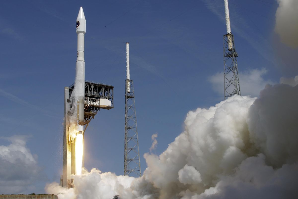 A United Launch Alliance Atlas V rocket that will carry supplies to the International Space Station lifts off from complex 41 at the Cape Canaveral Air Force Station, Tuesday, April 18, 2017, in Cape Canaveral, Fla. (John Raoux / Associated Press)