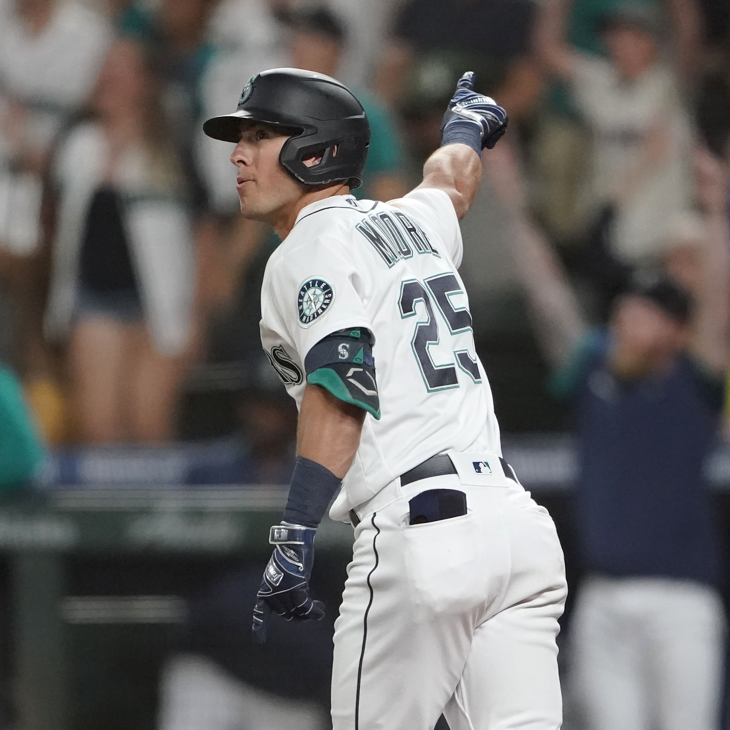 After another September loss, the Mariners' season is slip-sliding