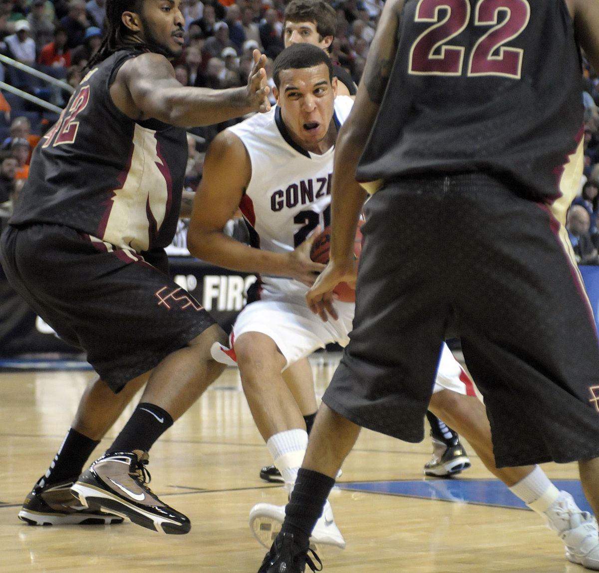 Gonzaga’s Elias Harris drives to the basket against Florida State defender Ryan Reid during the second half.