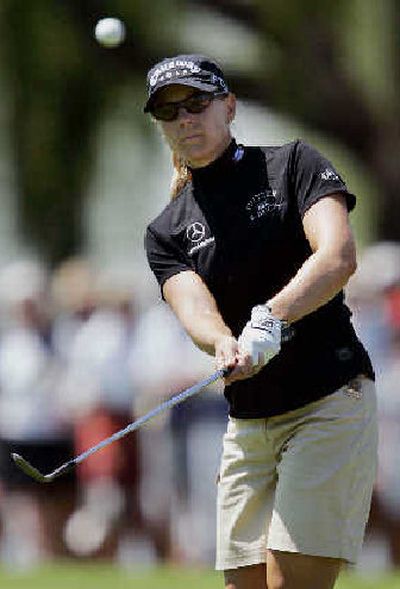 
Annika Sorenstam chips to the 18th green at the U.S. Women's Open. 
 (Associated Press / The Spokesman-Review)