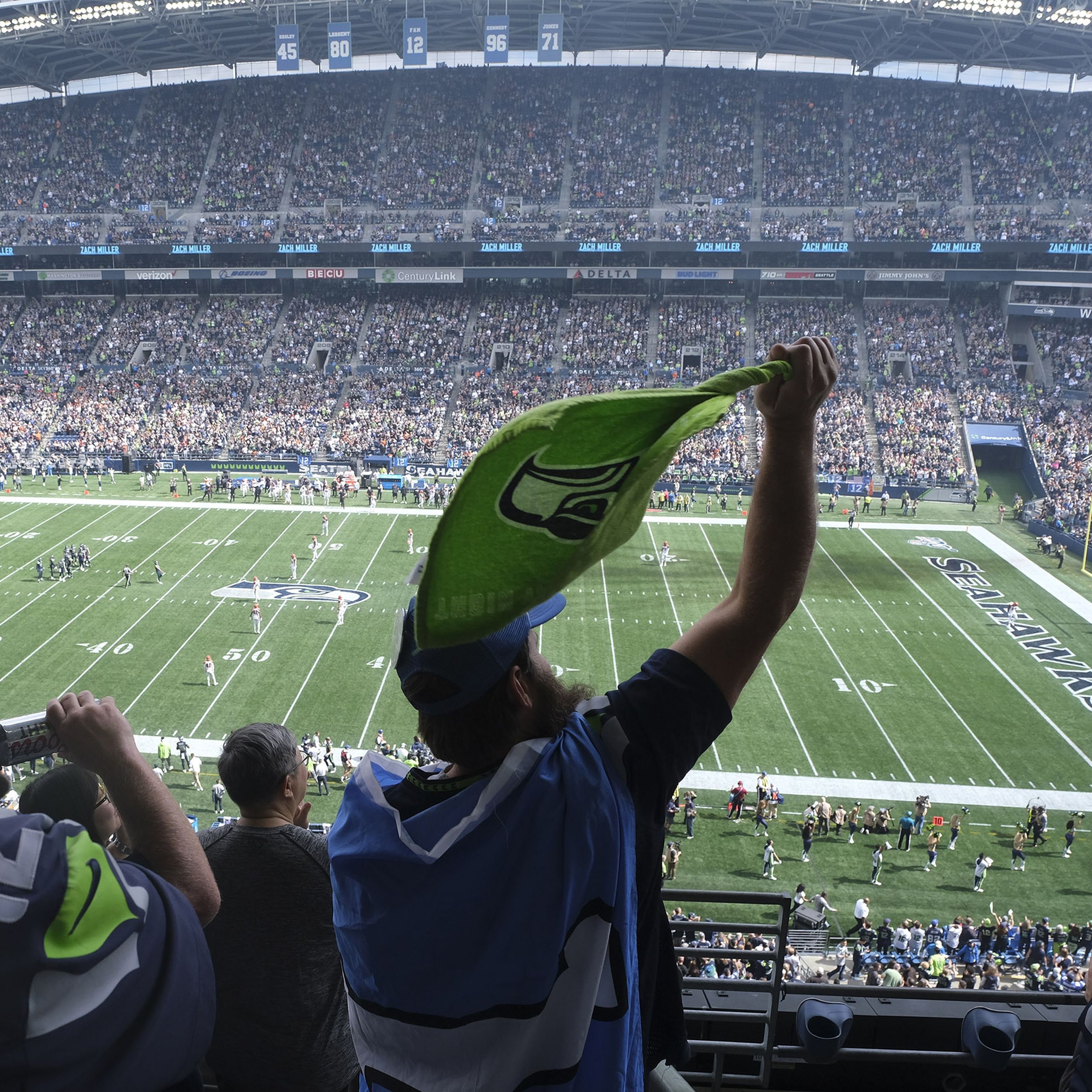 Seahawks to allow full crowds at Lumen Field next season