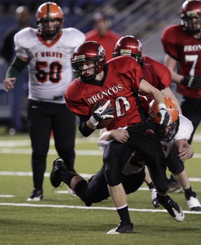 Conner O'Neill scored the winning TD for Lind-Ritzville/Sprague in 2B title game. (Associated Press)