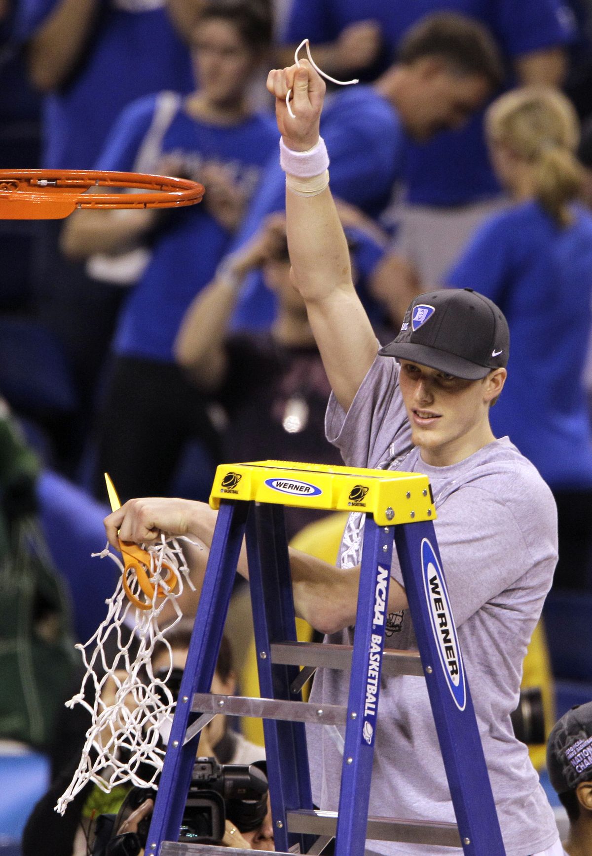 Duke’s Kyle Singler cuts the net after the Blue Devils’ 61-59 win over Butler.   (Associated Press)