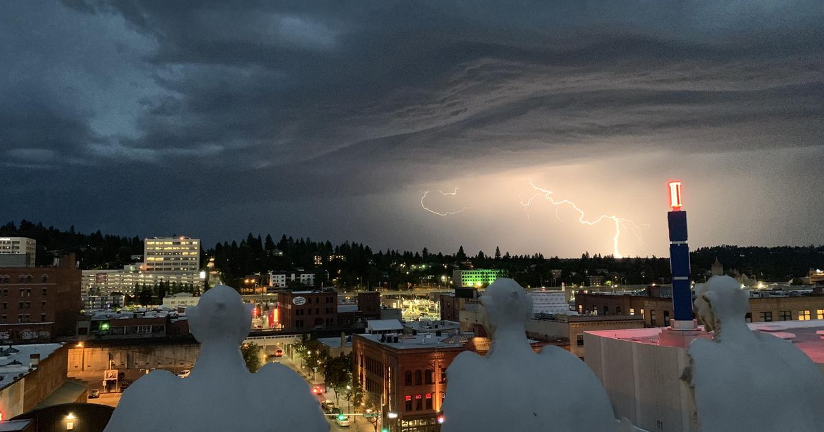 More than 20 fires erupt, nearly 300 bolts of lightning strike around