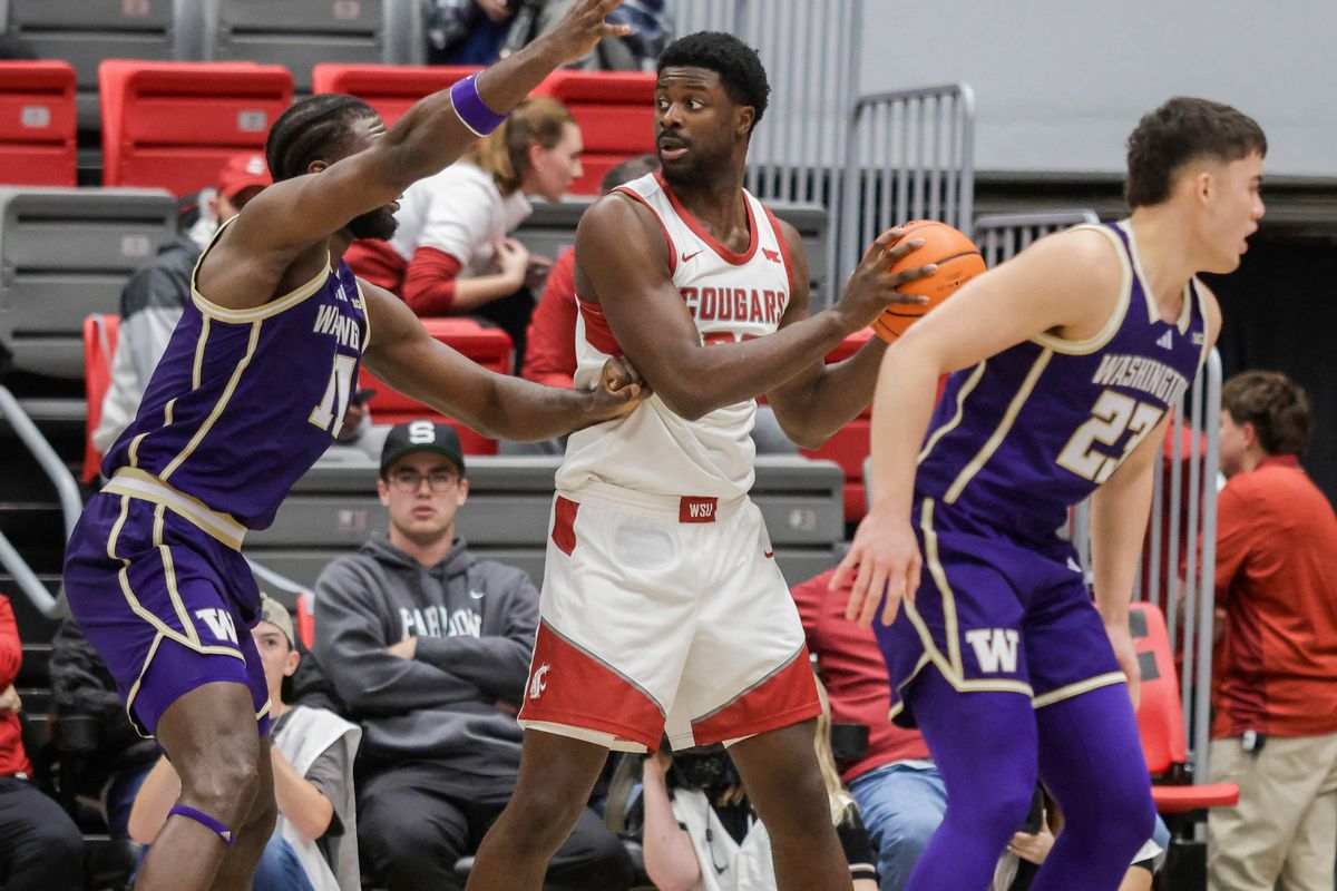 Washington State forward ND Okafor looks for pass between Washington center Franck Kepnang, left, and guard JJ Mandaquit during a game on Nov. 14 at Beasley Coliseum in Pullman.  (Geoff Crimmins/For The Spokesman-Review)