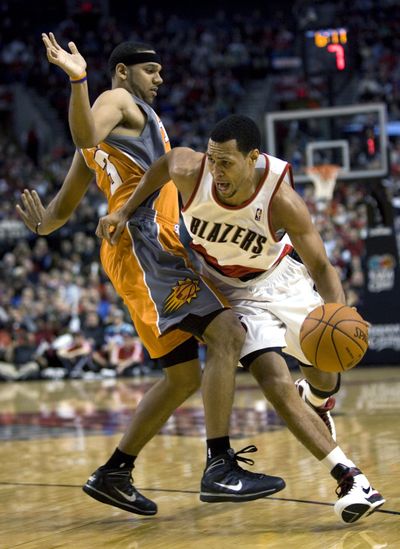 Trail Blazers guard Brandon Roy drives past Phoenix Suns forward Jared Dudley en route to 27 points in Portland’s win.  (Associated Press)