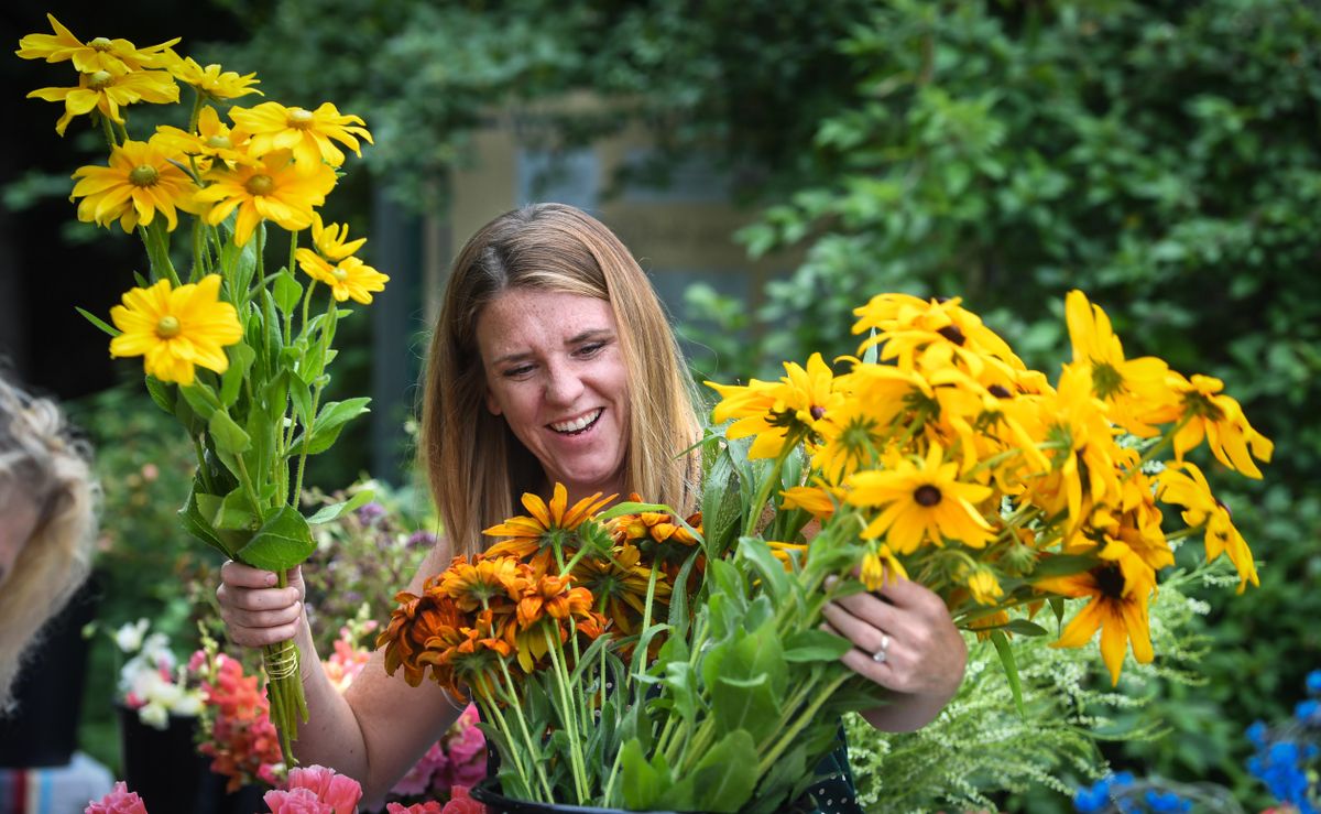 Wholesale Market Selling Local Flowers Blooms In Spokane The Spokesman Review