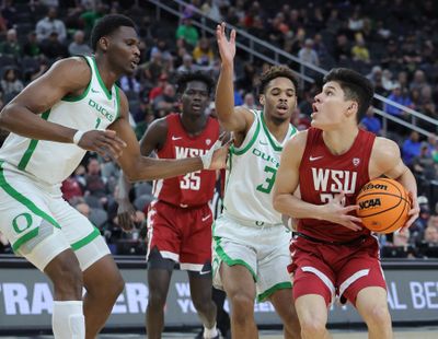 Washington State guard Dylan Darling drives against Oregon defenders N'Faly Dante (1) and Keeshawn Barthelemy in the first half of a quarterfinal game of the Pac-12 basketball tournament at T-Mobile Arena on March 09, 2023 in Las Vegas, Nevada.  (Getty Images)