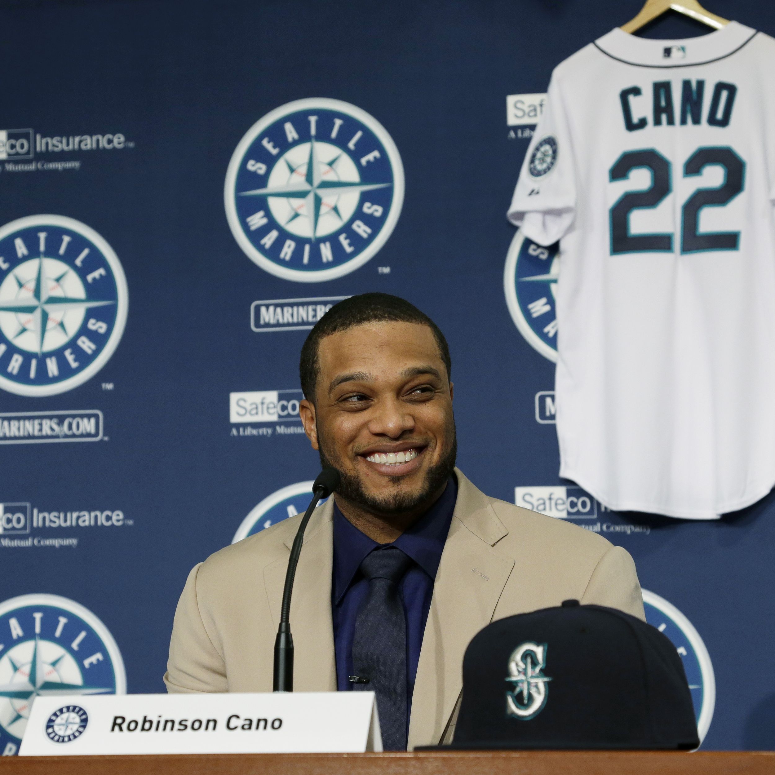 Robinson Cano spurns Yankees for Mariners - Los Angeles Times