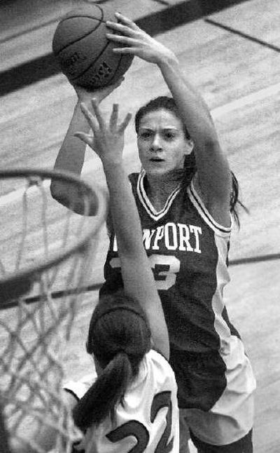 
Davenport's Stephanie Morrison shoots over St. George's Kerry Blake.
 (Jed Conklin / The Spokesman-Review)