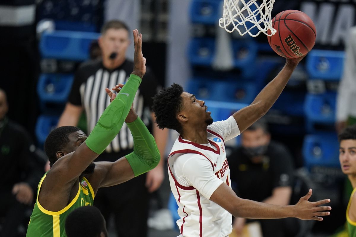 Southern California guard Tahj Eaddy drives to the basket ahead of Oregon center Franck Kepnang, left, during the first half of a Sweet 16 game in the NCAA men
